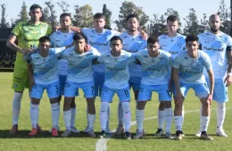 La Villa ganó en Jáuregui y se trepó a la cima