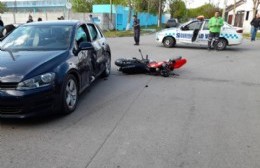 Motociclista en grave estado por un choque en Villa San Carlos
