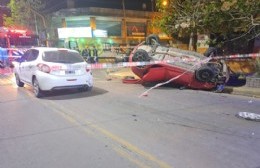 Un automóvil volcó en Montevideo y 18