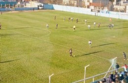 Una injusta derrota dejó sin liderazgo al Celeste