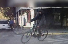 Vecino aporta imágenes del ladrón que le robó su bicicleta