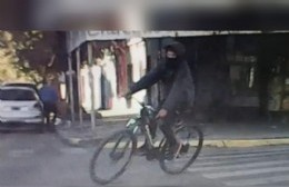 Vecino aporta imágenes del ladrón que le robó su bicicleta