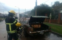 Incendio total de un auto en 23 y 163