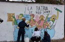 Varios centros de estudiantes pintaron un mural en conmemoración de "La Noche de los Lápices"