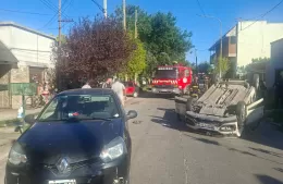 Dos heridos por choque y vuelco