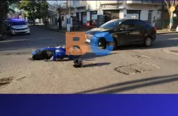 Colisión entre un auto y una moto en calle 13 y 165