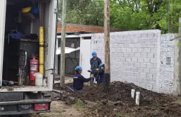 Rotura de caño de gas durante obras de veredas en el Barrio Nueva York
