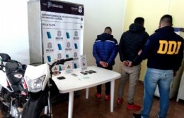 Cayeron dos motochorros y en los allanamientos se enteraron que además eran dealers