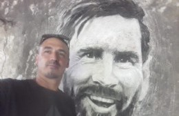 A tiza y carbón, un artista de Berisso realizó mural de Lionel Messi