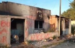 Vecinos quemaron la casa de un presunto abusador sexual