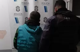 Motociclista huyó de control, chocó y terminó detenido: tenía cocaína en su poder