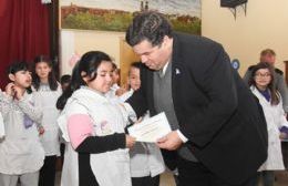 El intendente encabezó el acto de promesa de lealtad a la Bandera en la Escuela N° 3