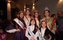 Los griegos coronaron reinas y festejaron sus 107 años