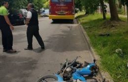 Murió joven motociclista tras chocar con un colectivo de la línea 202