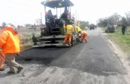 Trabajos de bacheo sobre la Ruta 15