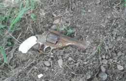 Hallaron un revólver en 91 entre 124 y 125