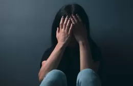 Detienen a una mujer en Berisso por forzar a su hija adolescente a prostituirse