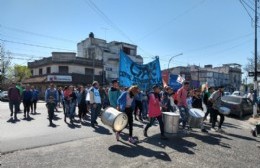 Olla popular en la puerta del Palacio Municipal