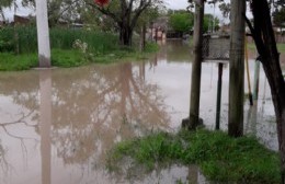 En 18 y 152 los vecinos siguen inundados