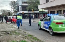 Al dar marcha atrás embistió a una cicilista en Montevideo y 12