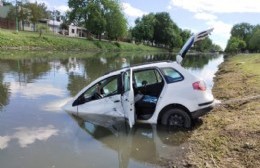 Violento choque en 7 y 155: un auto terminó en el Canal Génova