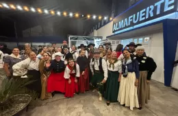 Sembrando Raíces cumplió 17 años y Berisso bailó folklore con el corazón en Villa Roca