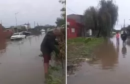 Vecinos de 128 y 70 destapan zanjas y acusan a los delegados de ausentarse