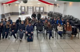 Historia e inmigración: alumnos de la Secundaria “René Favaloro” visitaron la Sociedad Italiana