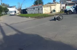 Accidente entre camioneta y moto