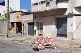 Calles rotas y pozo de gran tamaño: denuncia de abandono en 9 y 162