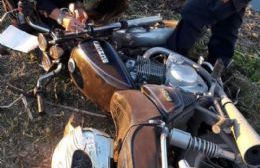 Embistió a un motociclista y se dio a la fuga