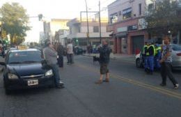 Retienen auto de Uber mientras los taxistas se manifestaban contra el transporte ilegal