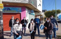 Entrega de banderitas argentinas de la mano de “Vamos”