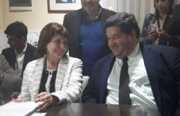 Bullrich junto a Nedela: Planos, reclamos y flores