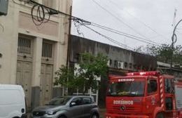 Los vientos hicieron volar un tanque de agua