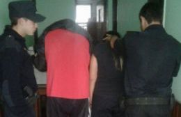 Pareja detenida por circular en una moto robada