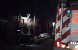 Importante incendio afectó dos casas en 146 entre 12 y 13