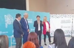 Kicillof entregó notebooks en Berisso: "A veces lo que necesitamos es igualar el punto de partida"