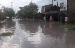 Vecinos de Villa Argüello con agua hasta adentro de sus casas