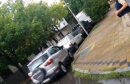 Costumbres argentinas: Todos los días estacionan bloqueando las pocas rampas que hay en la ciudad