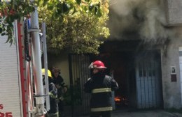 Voraz incendio en 9 entre 159 y 160