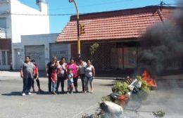 Cortan la 122 y 77 por falta de luz en el barrio