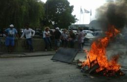 Vecinos sin agua protestan frente al Corralón Municipal