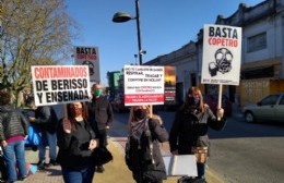 Asambleístas contra Copetro: tiraron hollín en los pasillos del municipio ensenadense