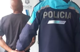 Detuvieron a un sujeto que exigía dinero a conductores en la vía pública