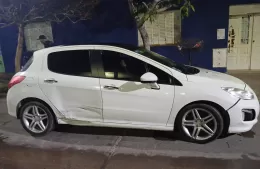 Choque de auto y moto en avenida Montevideo y 28