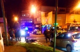 Accidente entre una moto y un automóvil en 12 y 160: Cuatro heridos