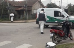 Choque entre una moto y una camioneta de la Municipalidad de Ensenada