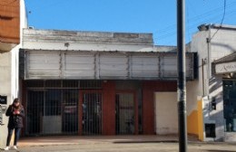 Que rara y vacía y desierta y perdida está la avenida hoy: Cerró histórica heladería de Berisso