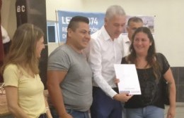 Entrega de escrituras de propiedad: Un nuevo camino para 43 familias berissenses